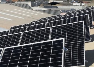 instalacion de placas solares en jaén. Detalle de un tejado con placas solares intaladas en la provincia de jaén.