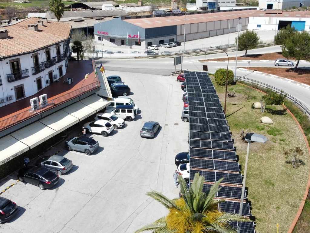 parking solar en hotel por AFC Renovables instalacion de parking solar y placas solares en complejo hotelero de jaén realizado por afc renovables