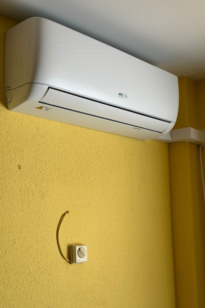 Unidad interior aire acondicionado AFC Renovables instalada en vivienda de Jaén