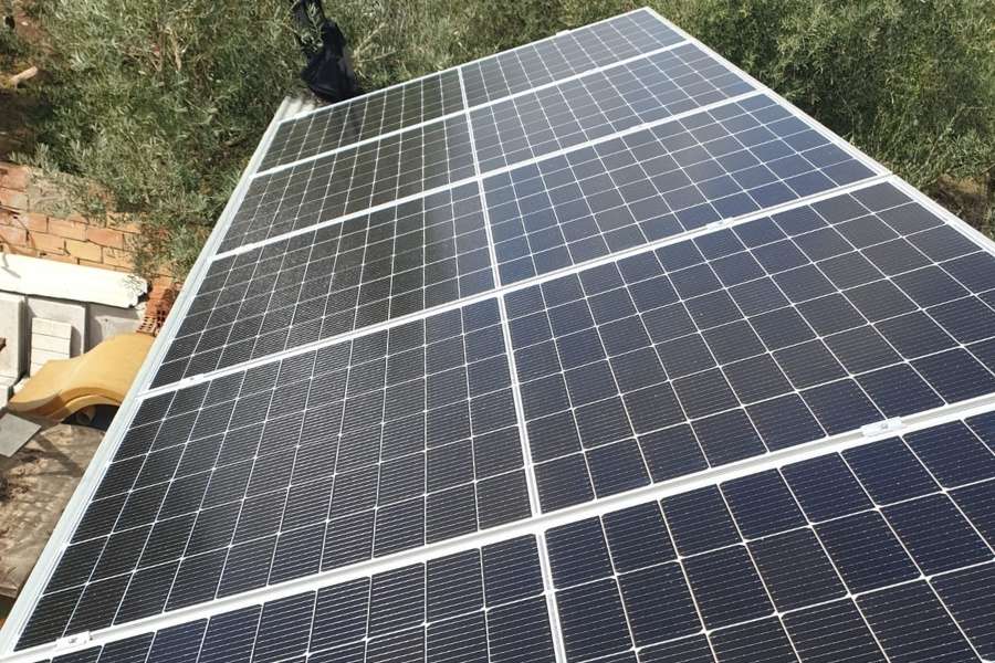 Instalación fotovoltaica en nave agrícola zona olivar Granada