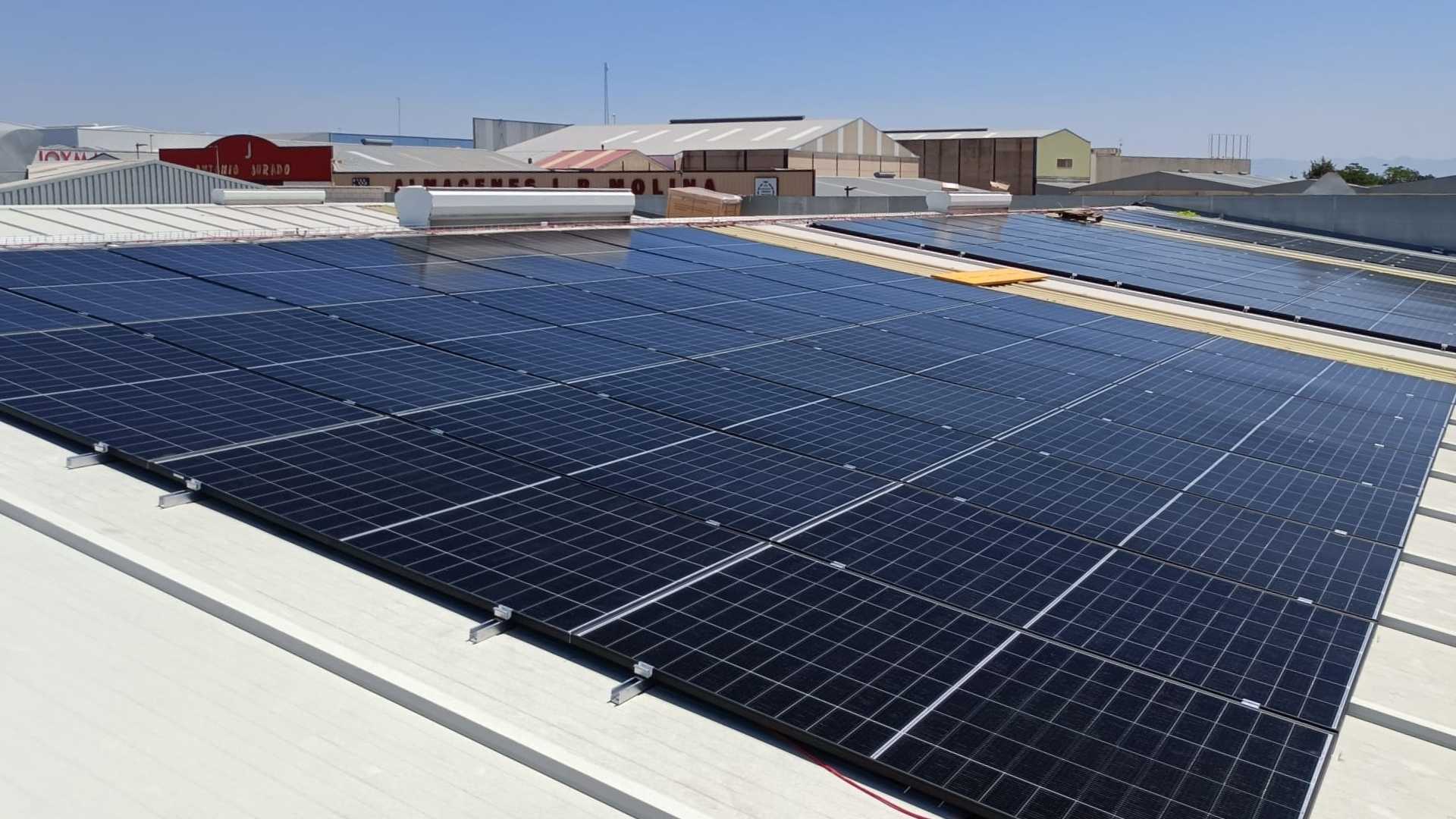 Instalación fotovoltaica industrial nave empresarial Granada